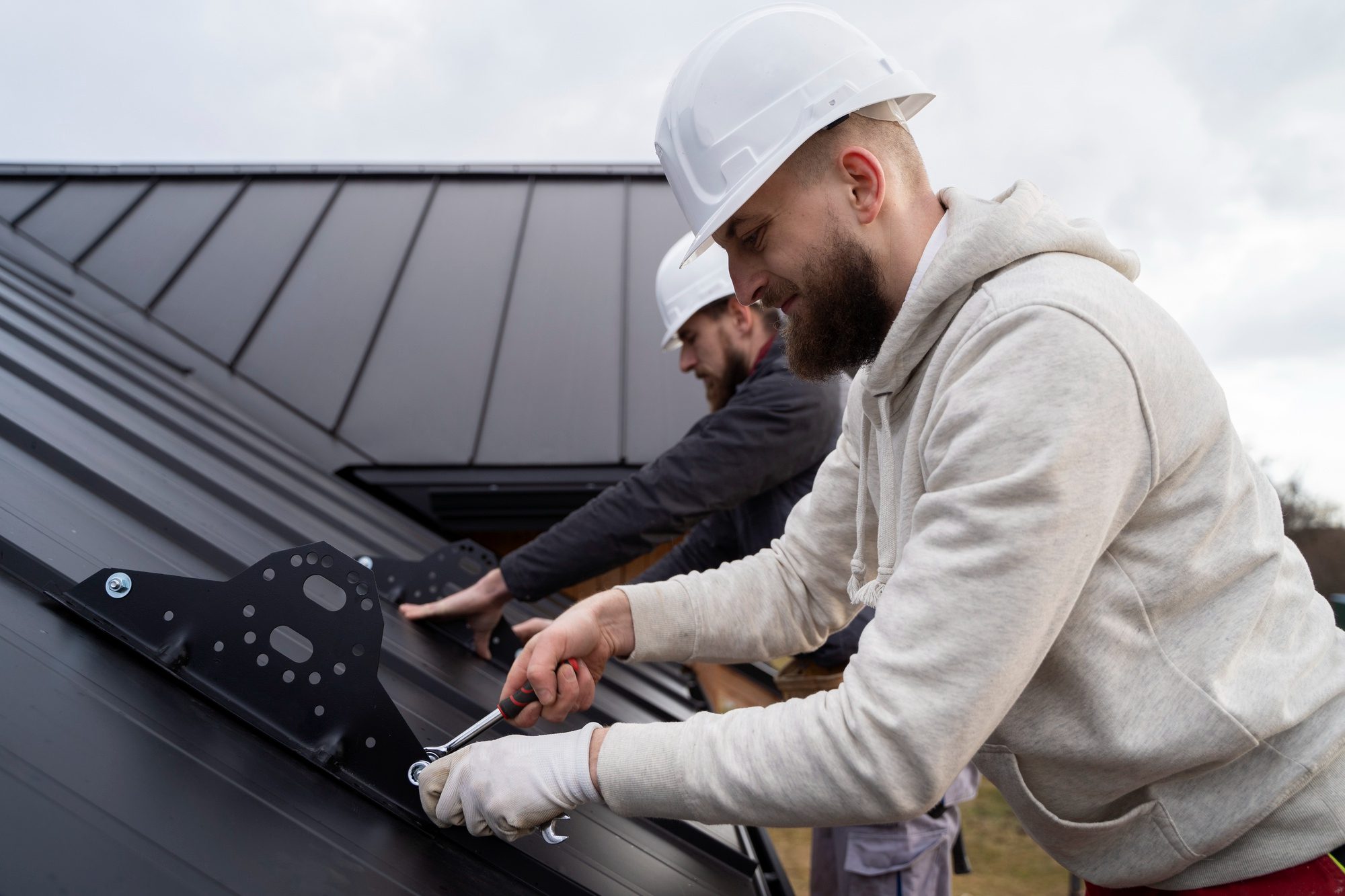 Know When Your Roof Needs Repair or Full Replacement
